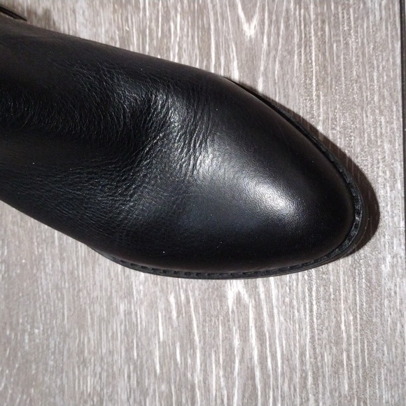 Vince Camuto black leather zip ankle boots. Size 8 - Picture 5 of 13